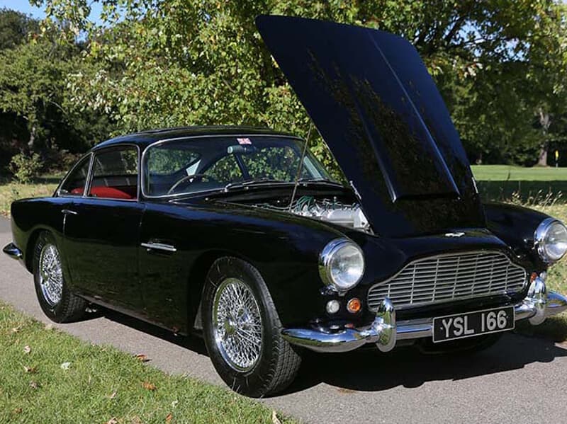 Aston Martin DB4